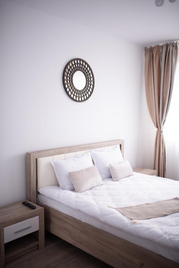 Apartament Denissia Орадеа Екстериор снимка