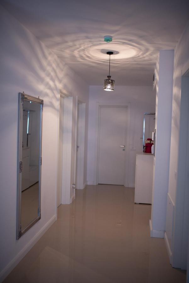 Apartament Denissia Орадеа Екстериор снимка