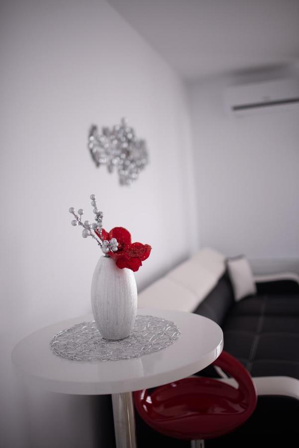 Apartament Denissia Орадеа Екстериор снимка